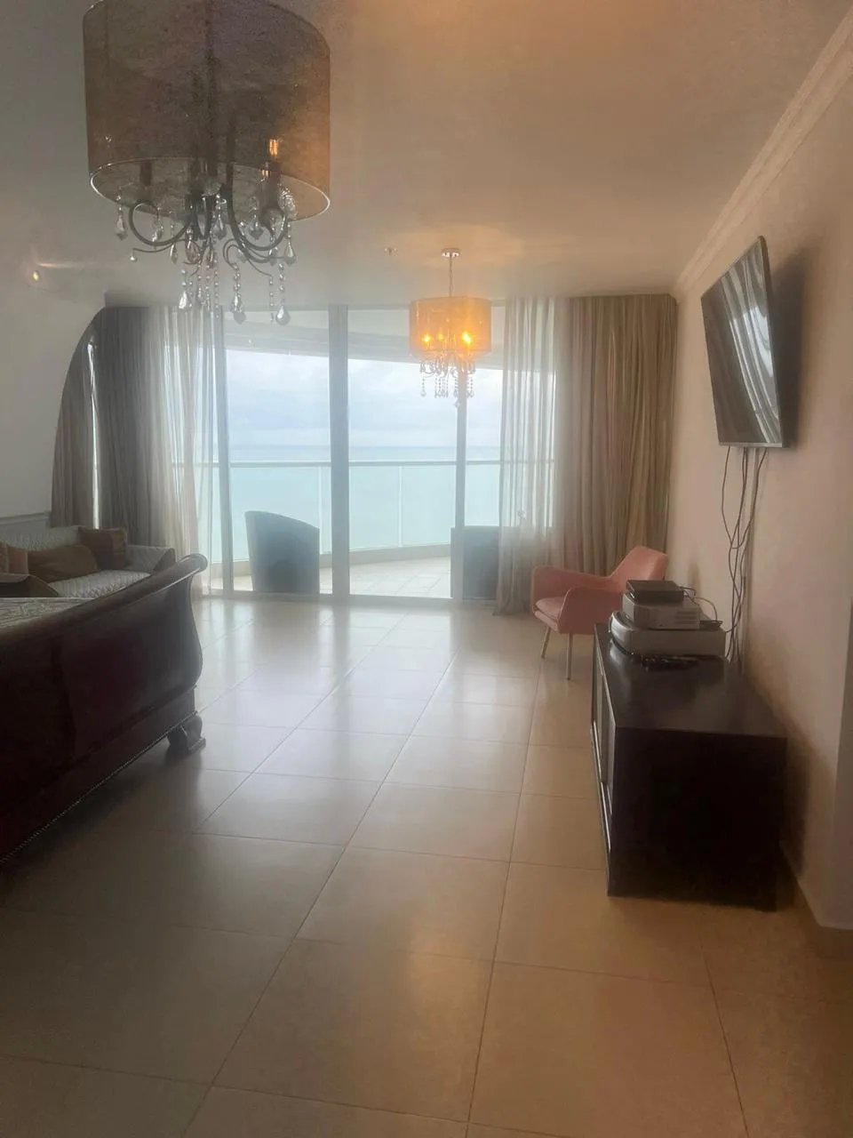 Apartment For Sale in Avenida Balboa