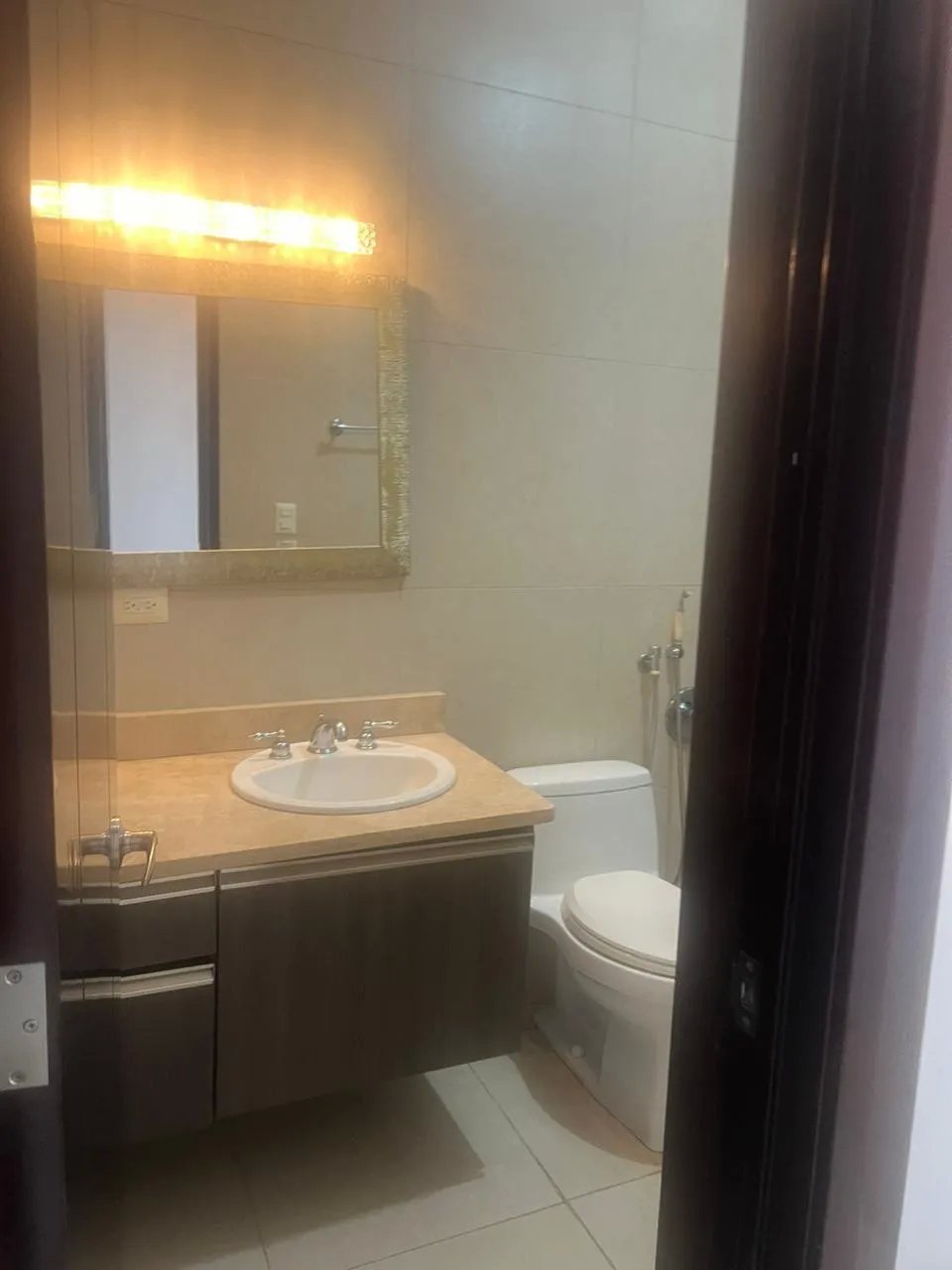 Apartment For Sale in Avenida Balboa