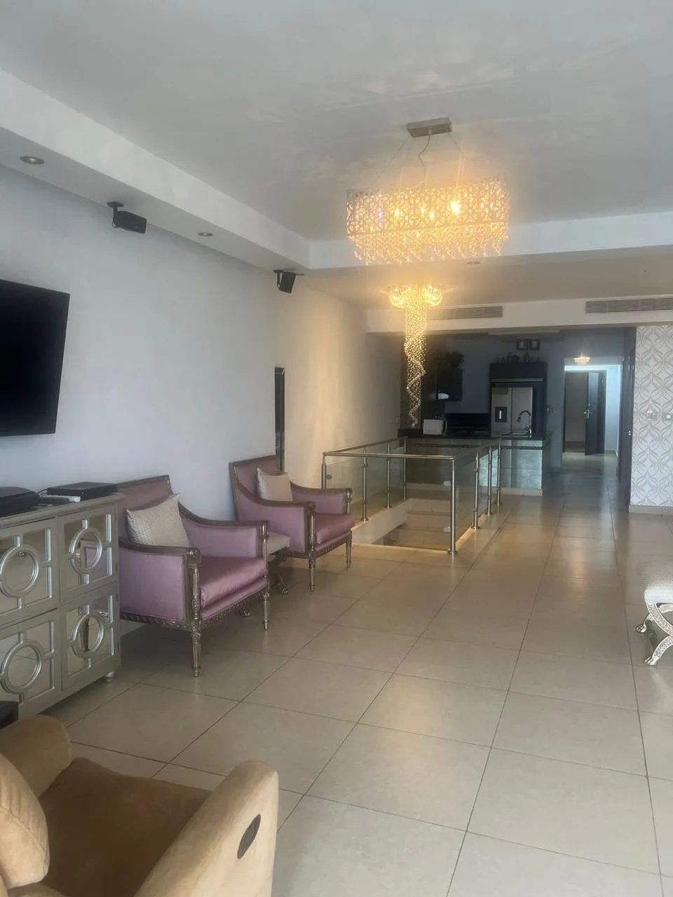Apartment For Sale in Avenida Balboa