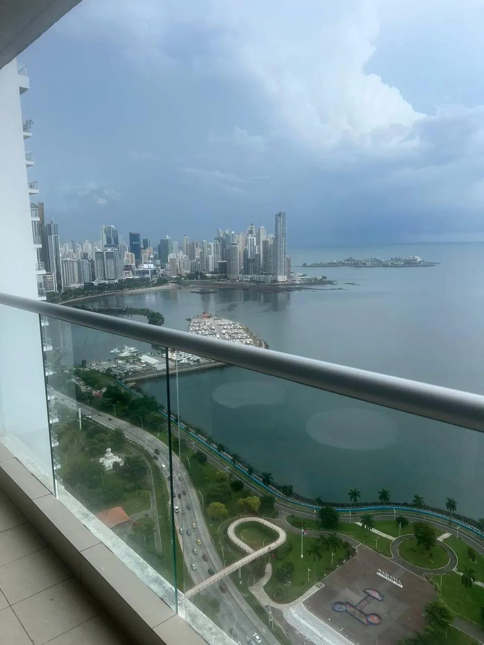 Apartment For Sale in Avenida Balboa