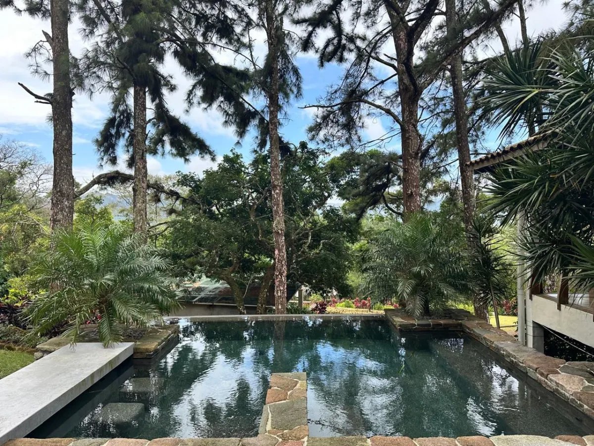 Residencia en la Montaña de 6 Habitaciones con Clima Fria en Venta en El Valle de Anton
