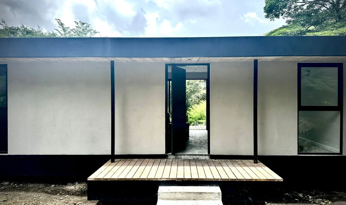 Nueva Casa Moderna en El Valle de Anton con Clima Fria