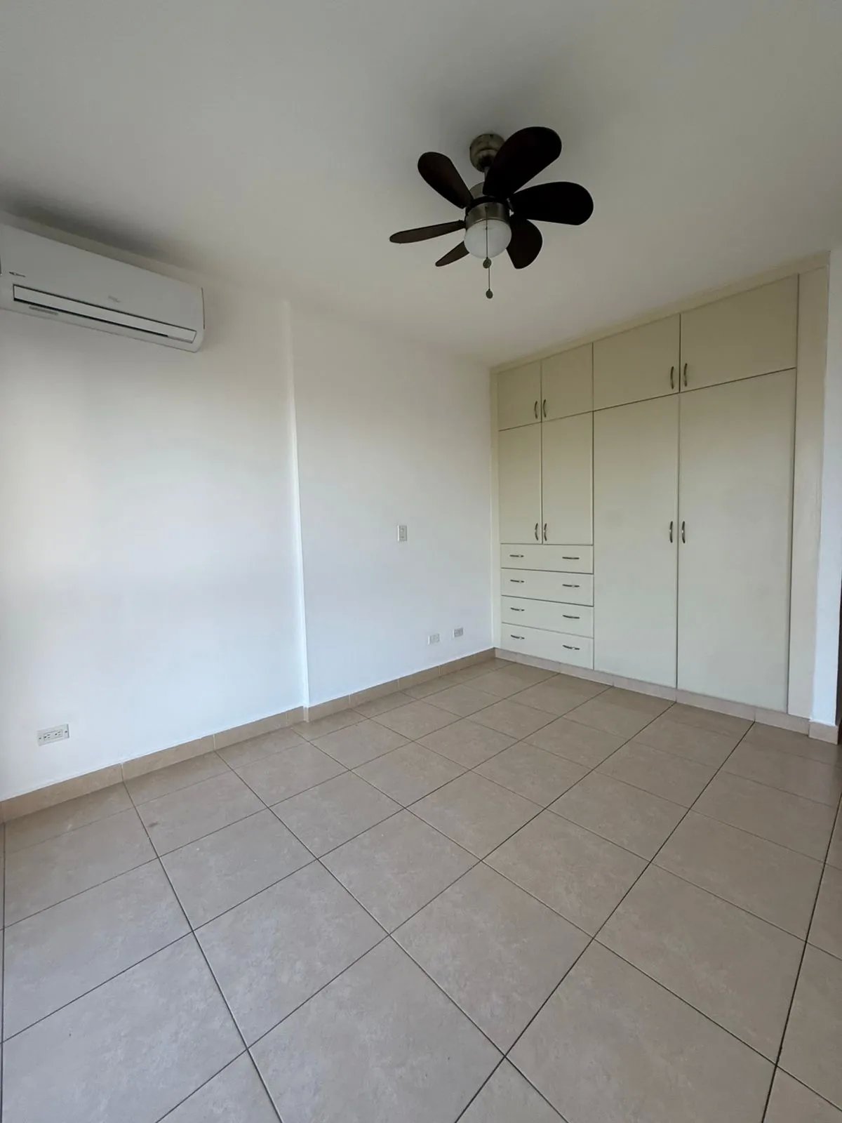 VENTA  AMPLIO APARTAMENTO EN PH PARQUE DEL MAR I, COSTA DEL ESTE