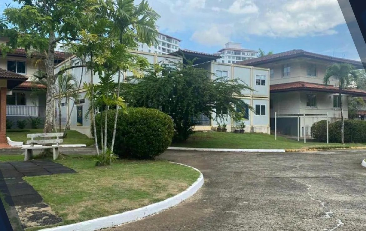 se vende Edificio en Clayton