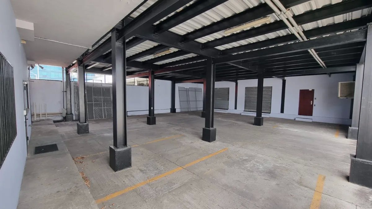 se vende o se alquila Edificio en costa del este