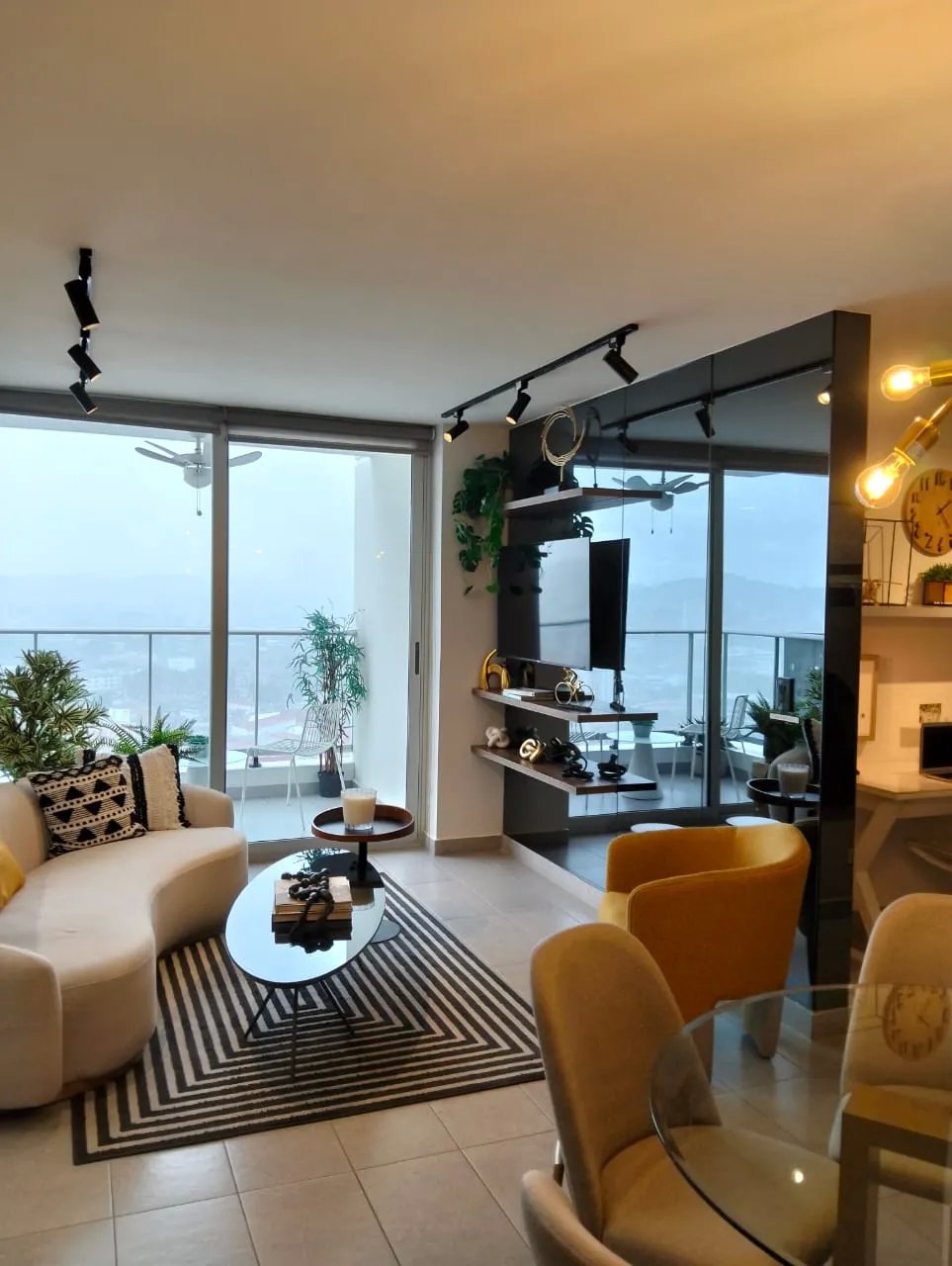 Unidad Nueva con Licencia de Aparthotel en Vía España - Inversión de A...