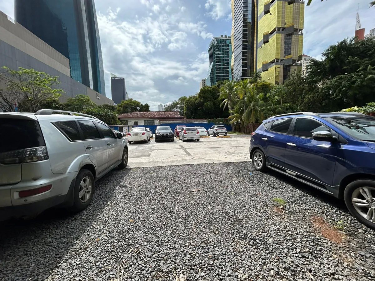 se vende terreno comercial en Obarrio