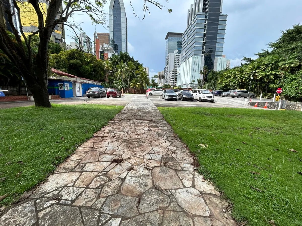 se vende terreno comercial en Obarrio