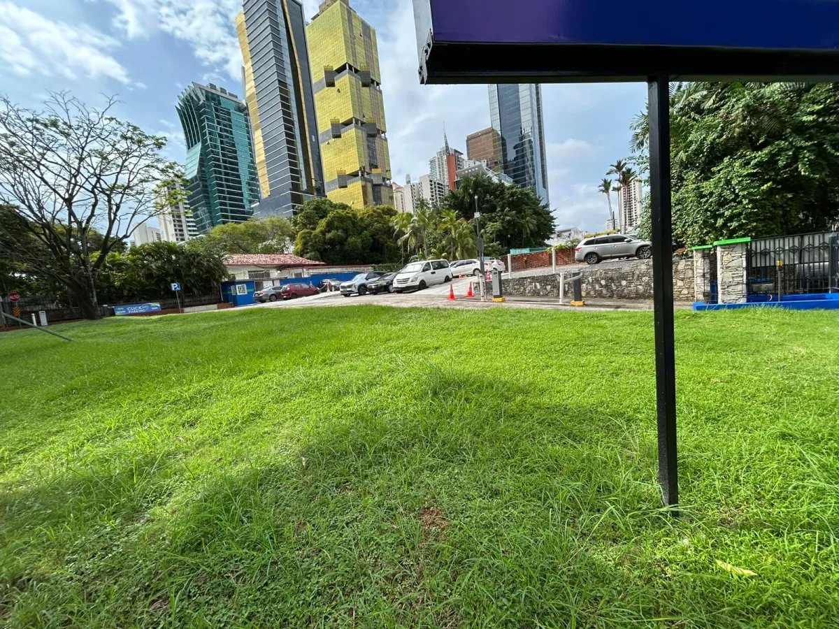 se vende terreno comercial en Obarrio