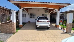 Venta de casa con tres recámaras en Villa Zaita,