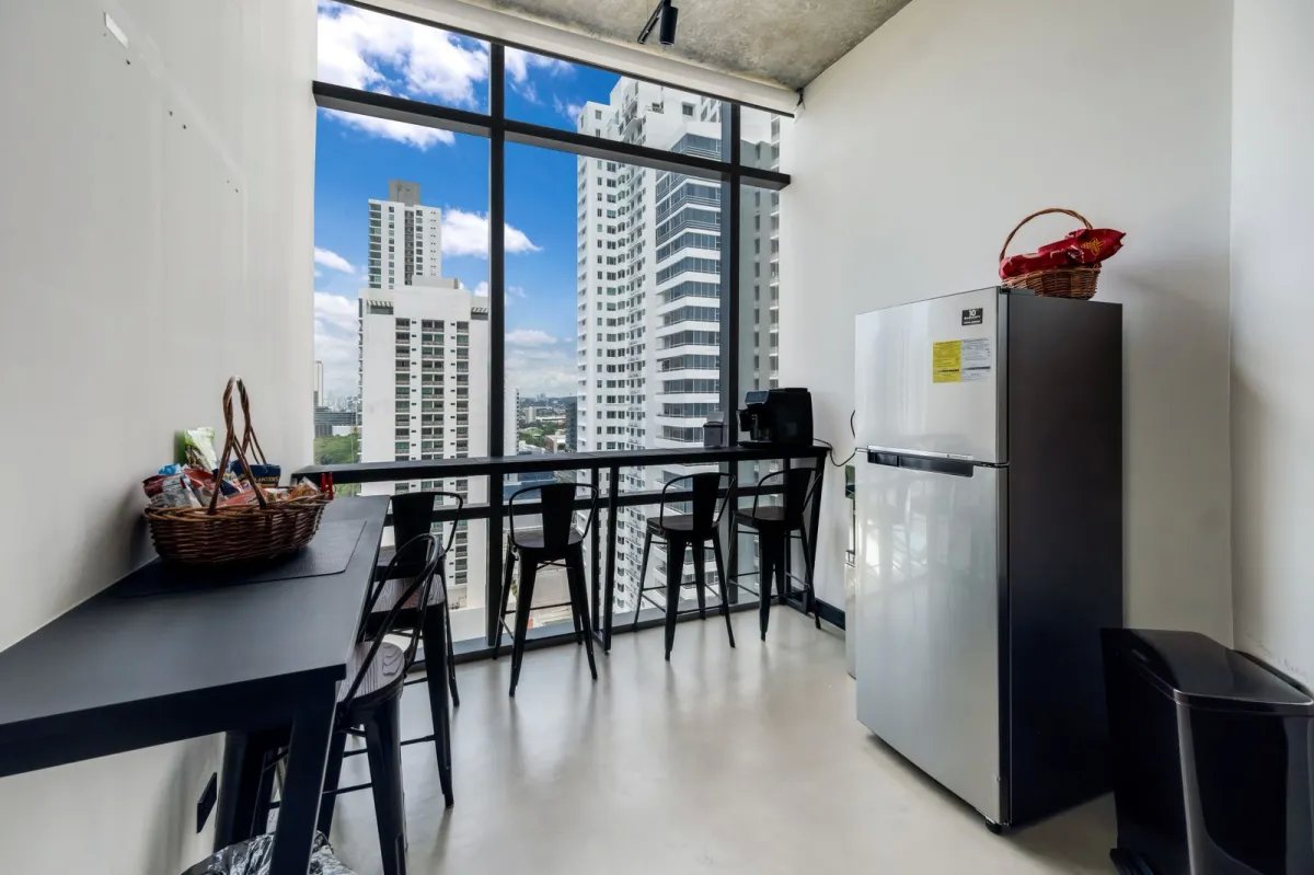 Se vende oficina en Costa del Este amoblada