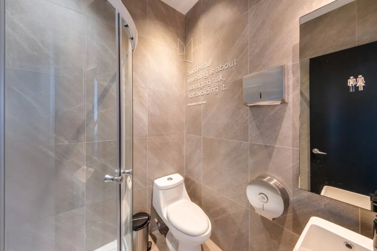 Se vende oficina en Costa del Este amoblada