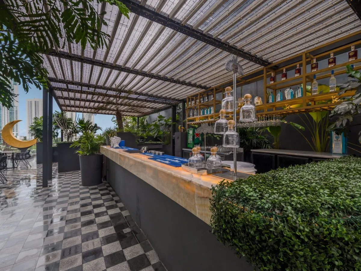 Se vende oficina en Costa del Este amoblada