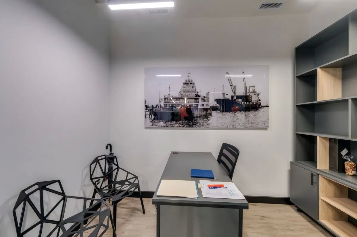 Se vende oficina en Costa del Este amoblada