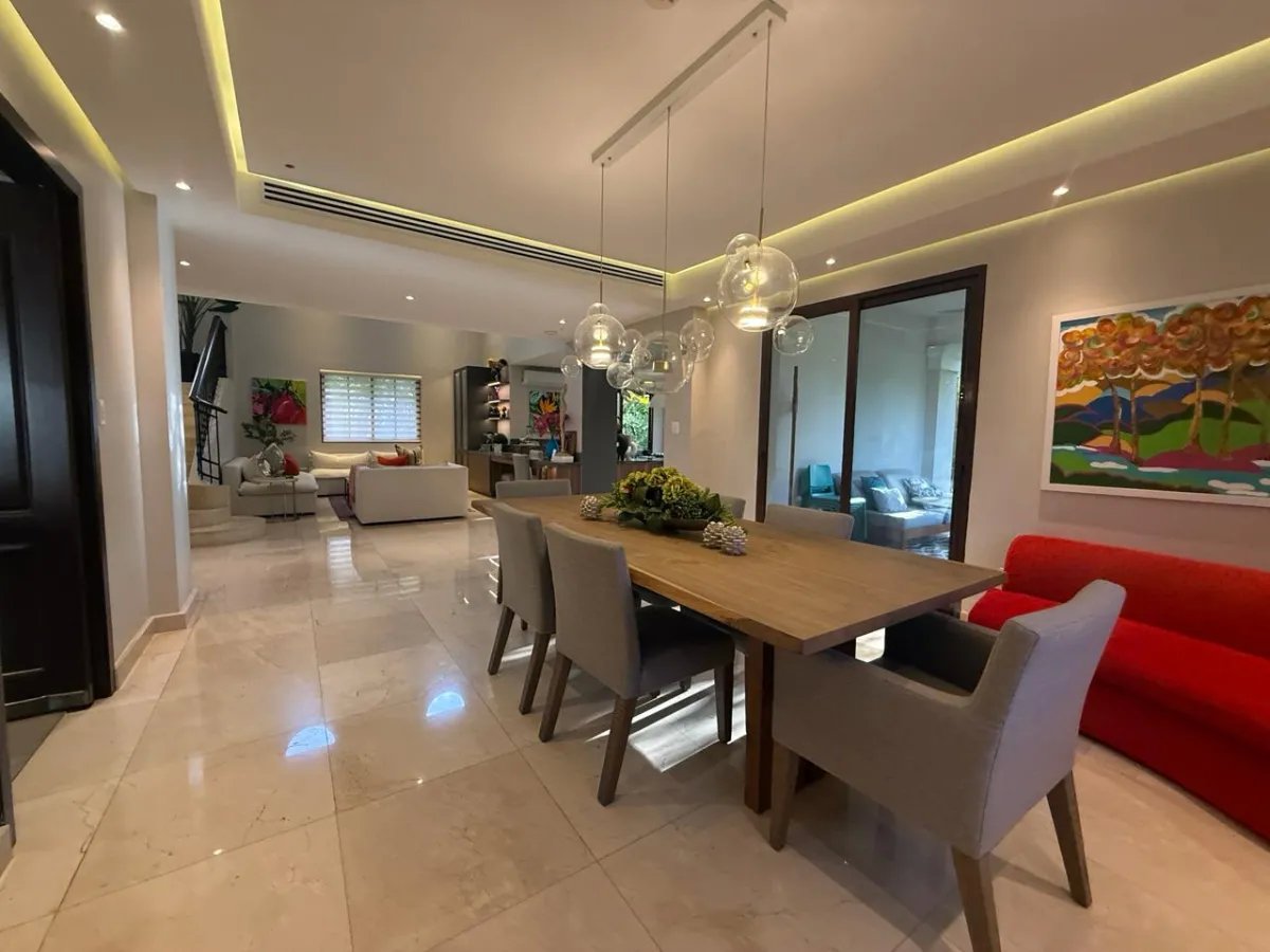 House for sale in PH Los Senderos