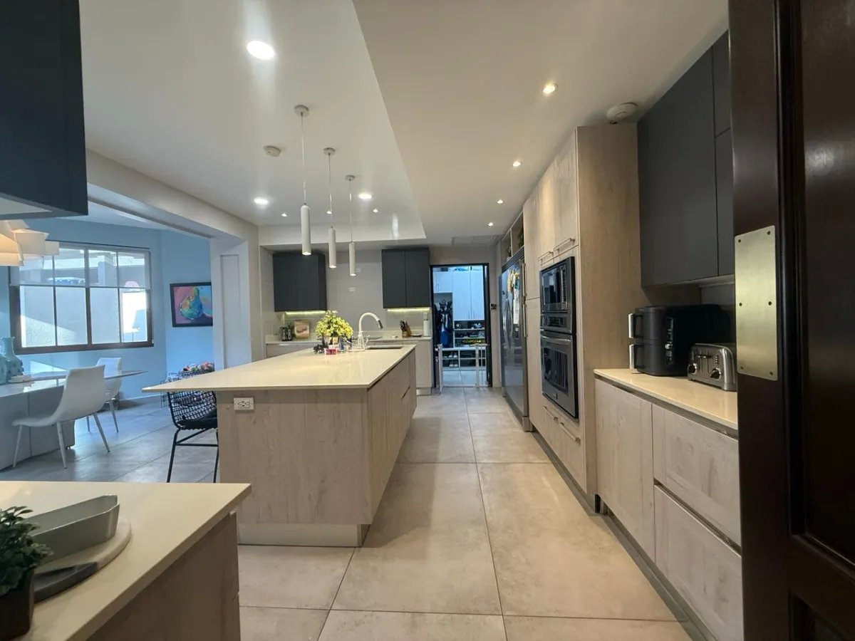House for sale in PH Los Senderos