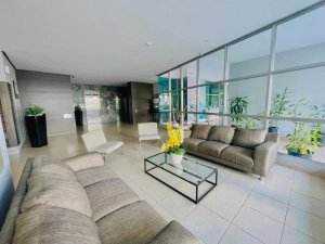 Apartment For Sale in Vía Argentina
