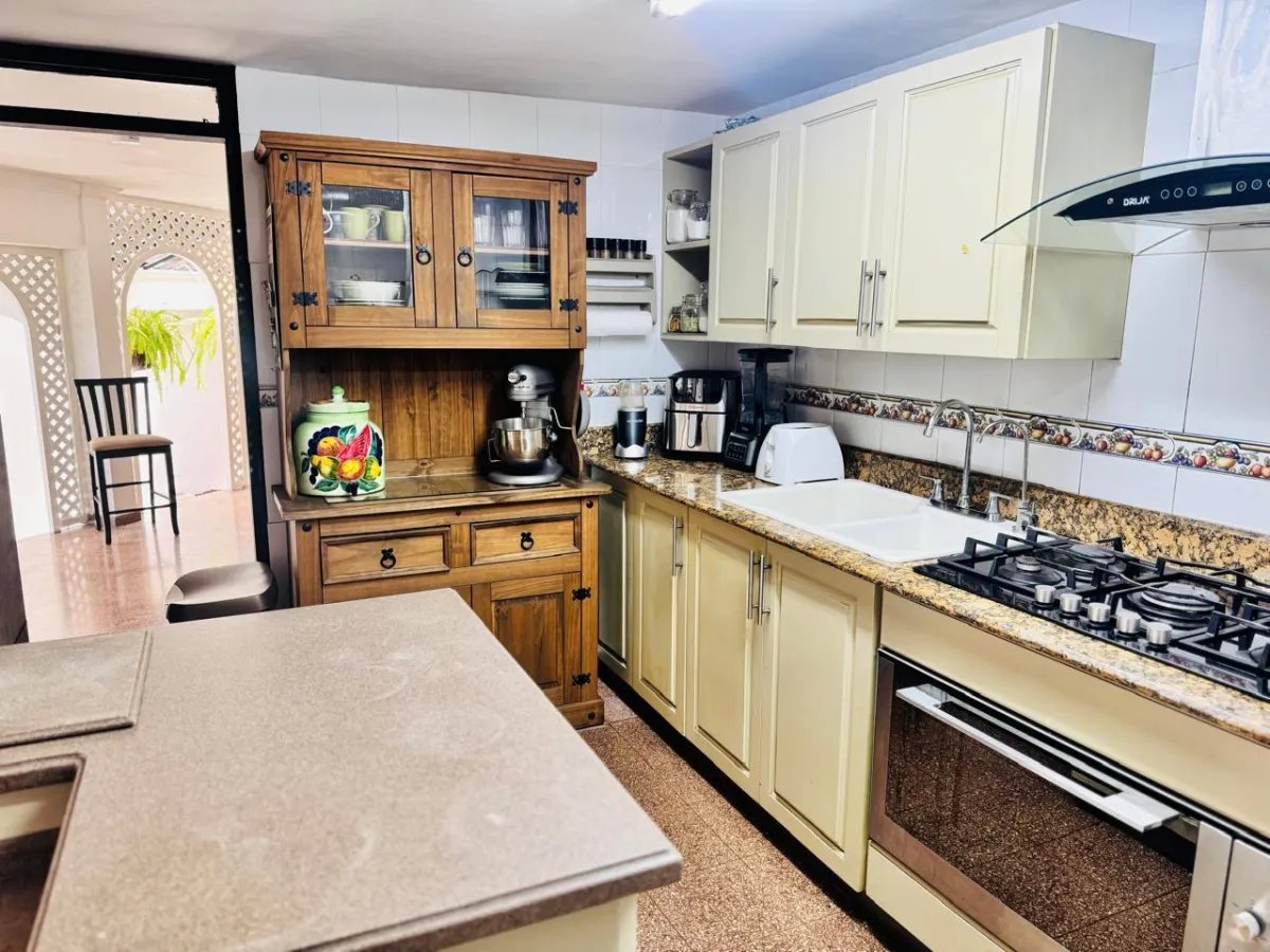 Apartment For Rent in Avenida Balboa