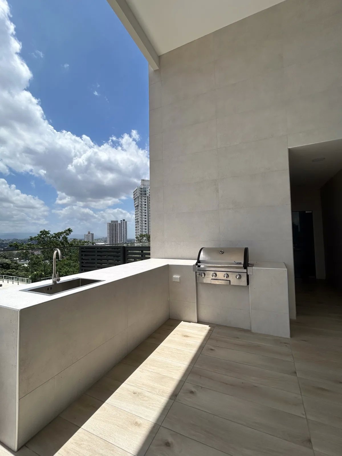 Apartment For Sale in Avenida 3 1/2 Norte