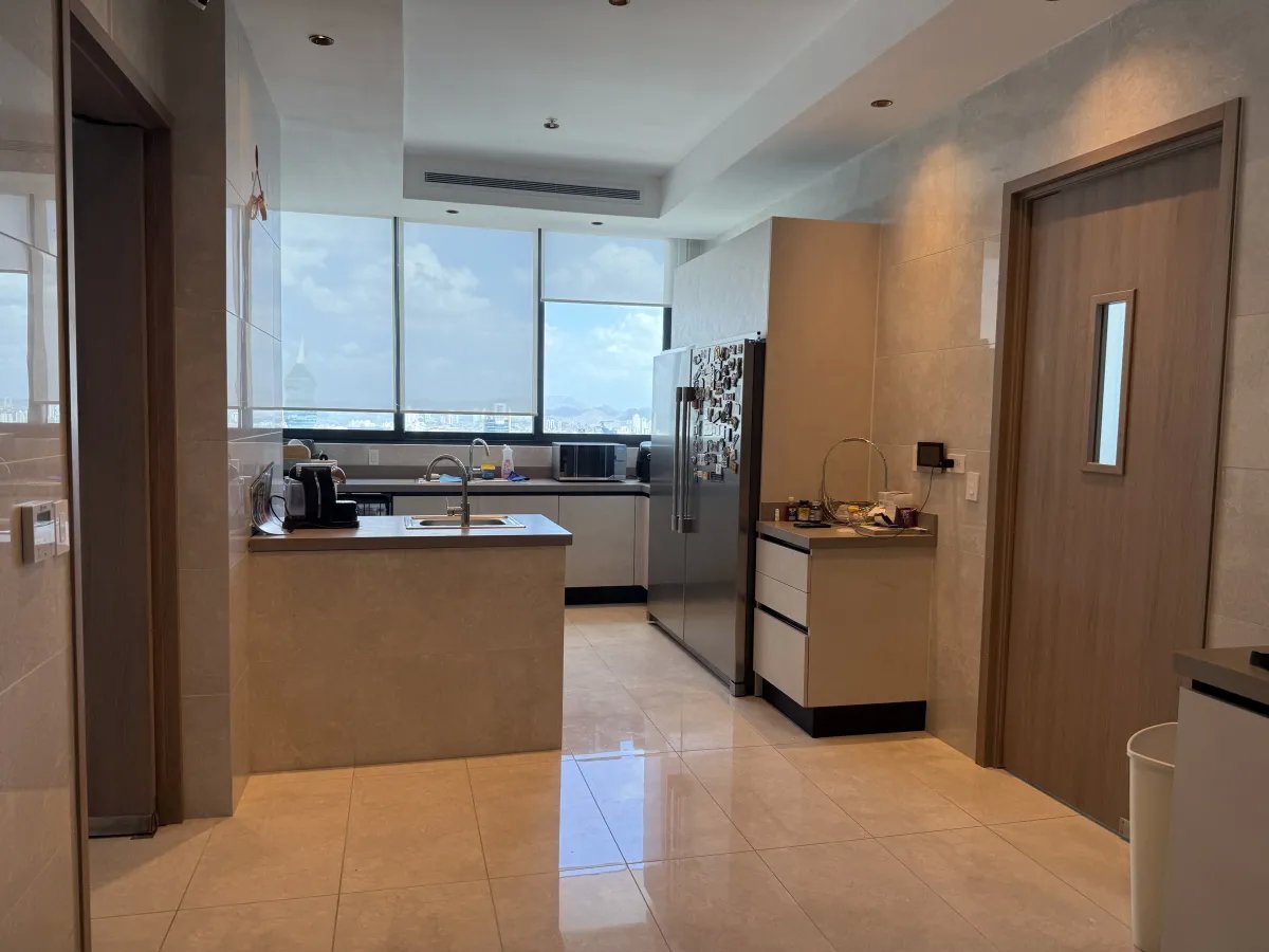 Apartment For Sale in PH Ocean Front
