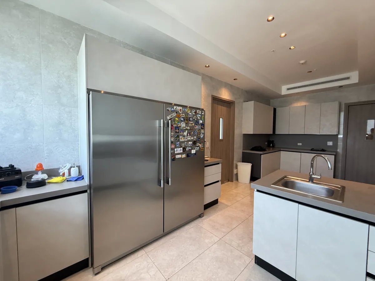 Apartment For Sale in PH Ocean Front