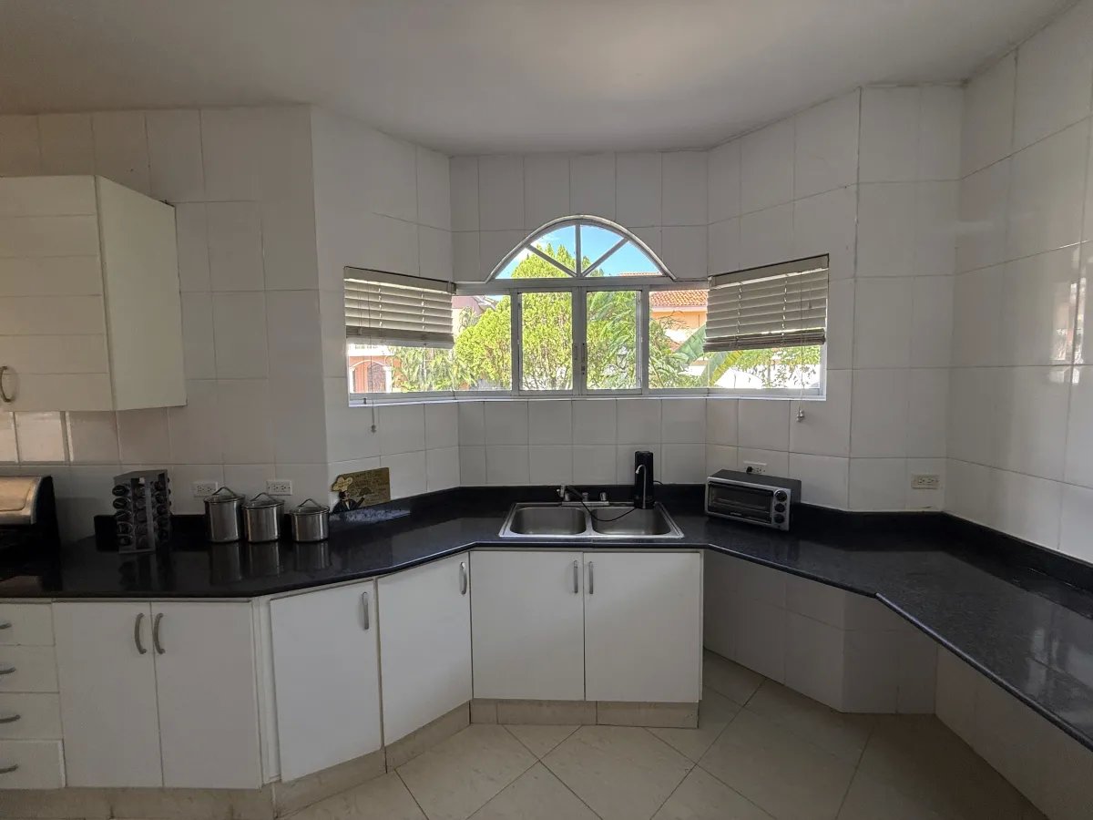 House for sale in PH Residencial Las Perlas