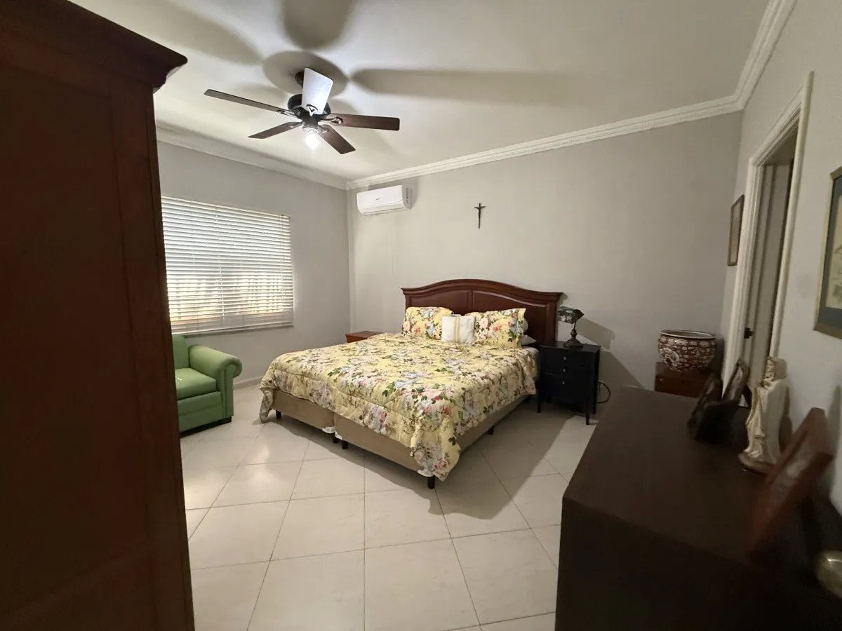 House for sale in PH Residencial Las Perlas