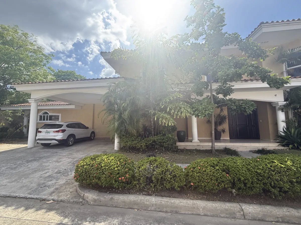 House for sale in PH Residencial Las Perlas