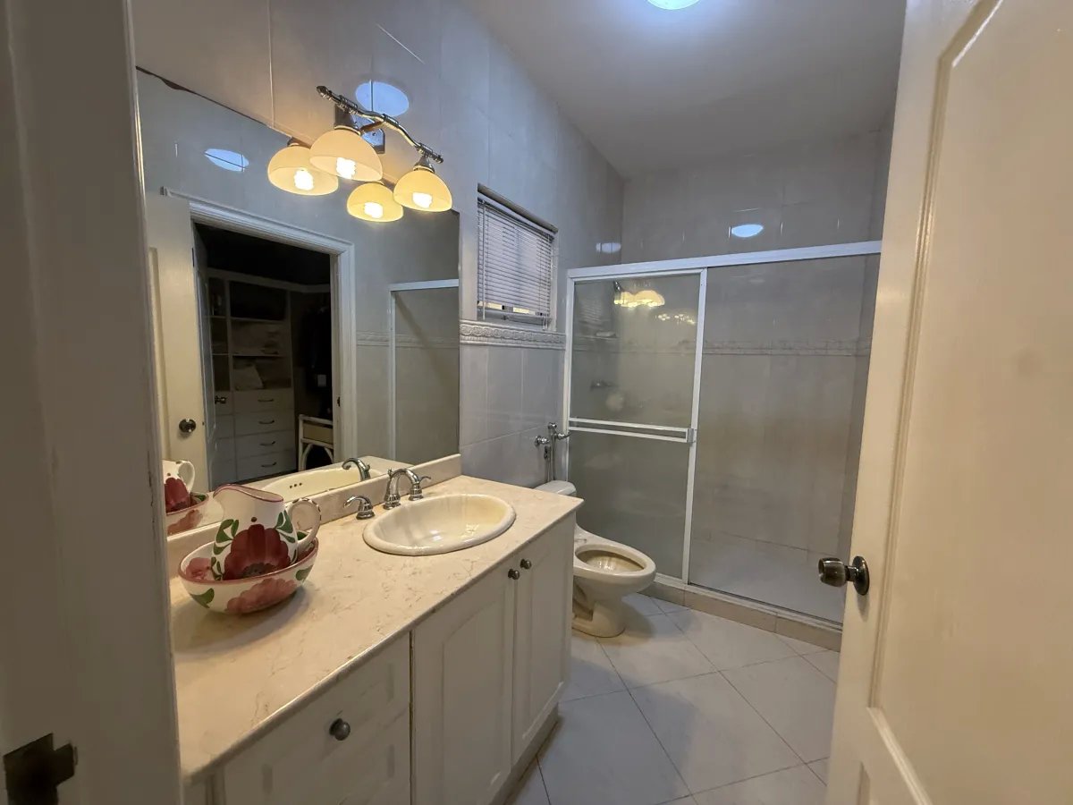 House for sale in PH Residencial Las Perlas