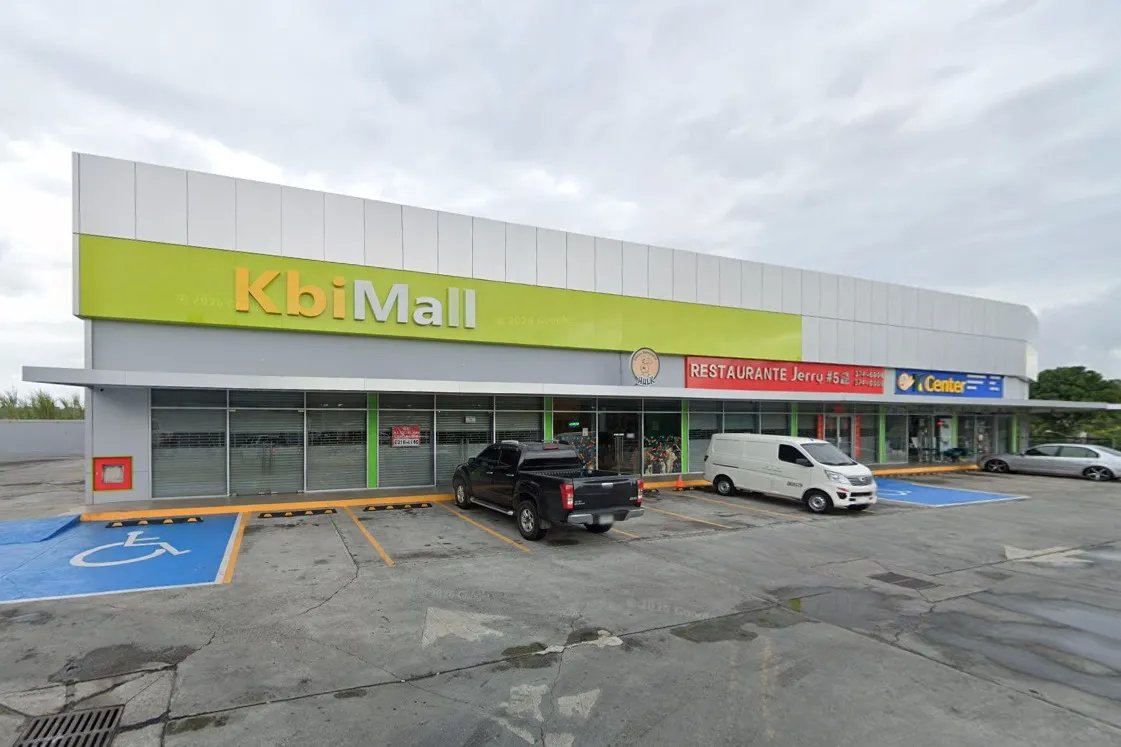 se vende plaza comercial en la cabima