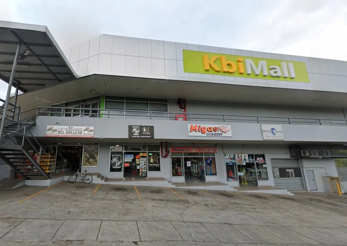 se vende plaza comercial en la cabima
