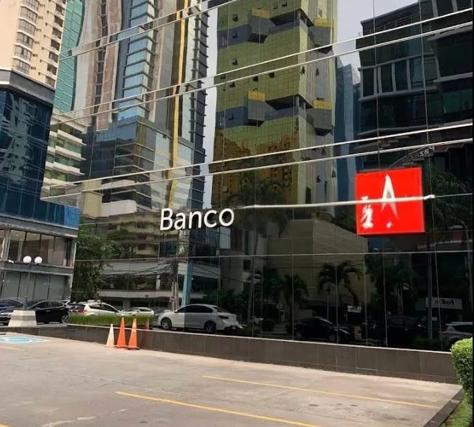 se alquila local en planta baja Obarrio