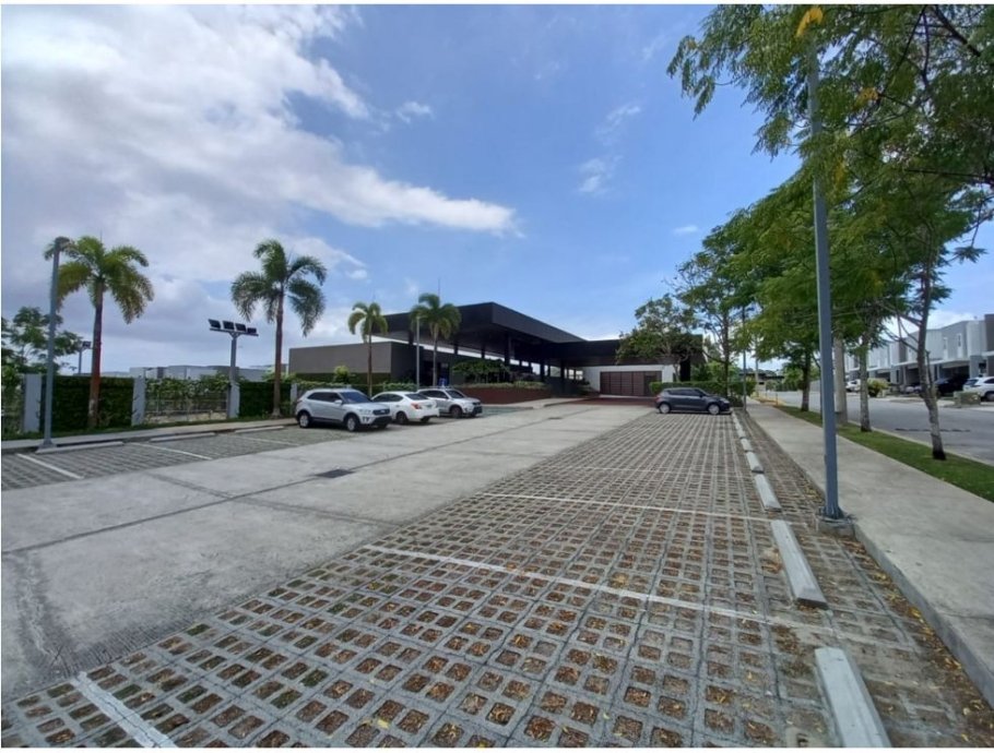 Duplex For Sale in Brisas del Golf