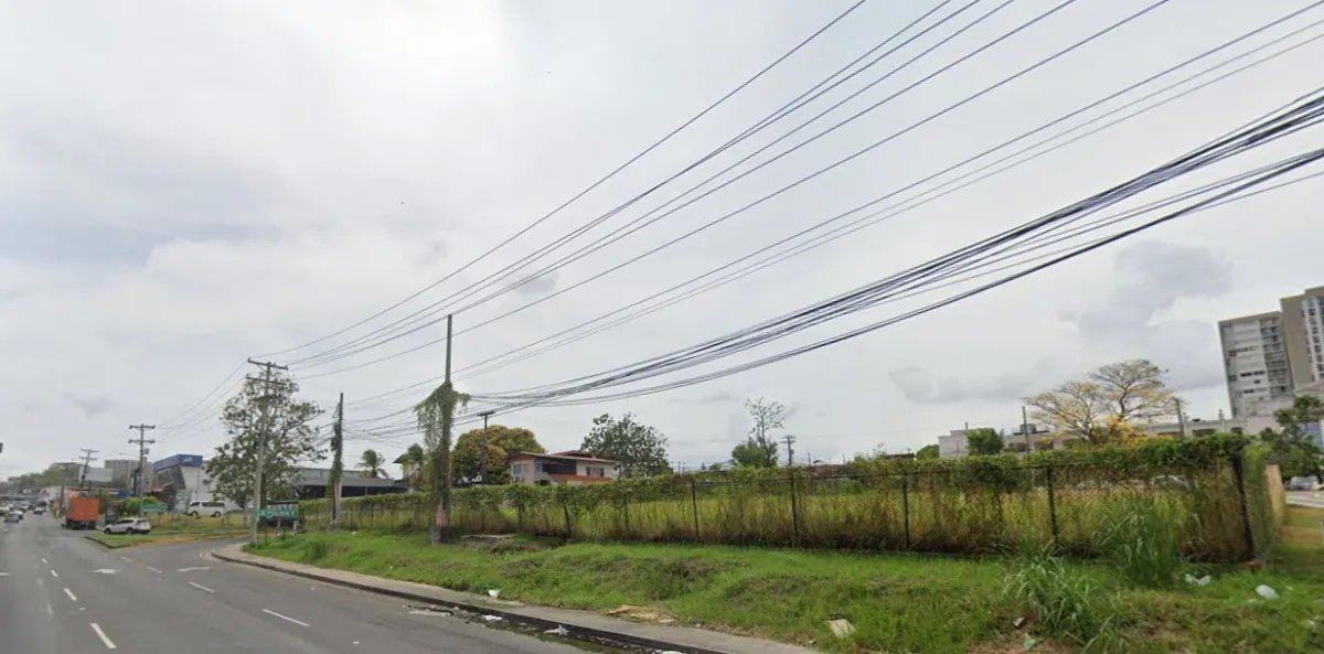 se vende terreno vía principal al lado de banco general de villa lucre