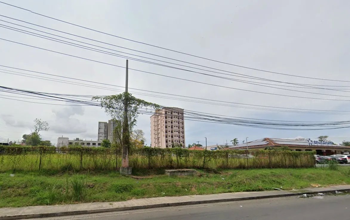 se vende terreno vía principal al lado de banco general de villa lucre