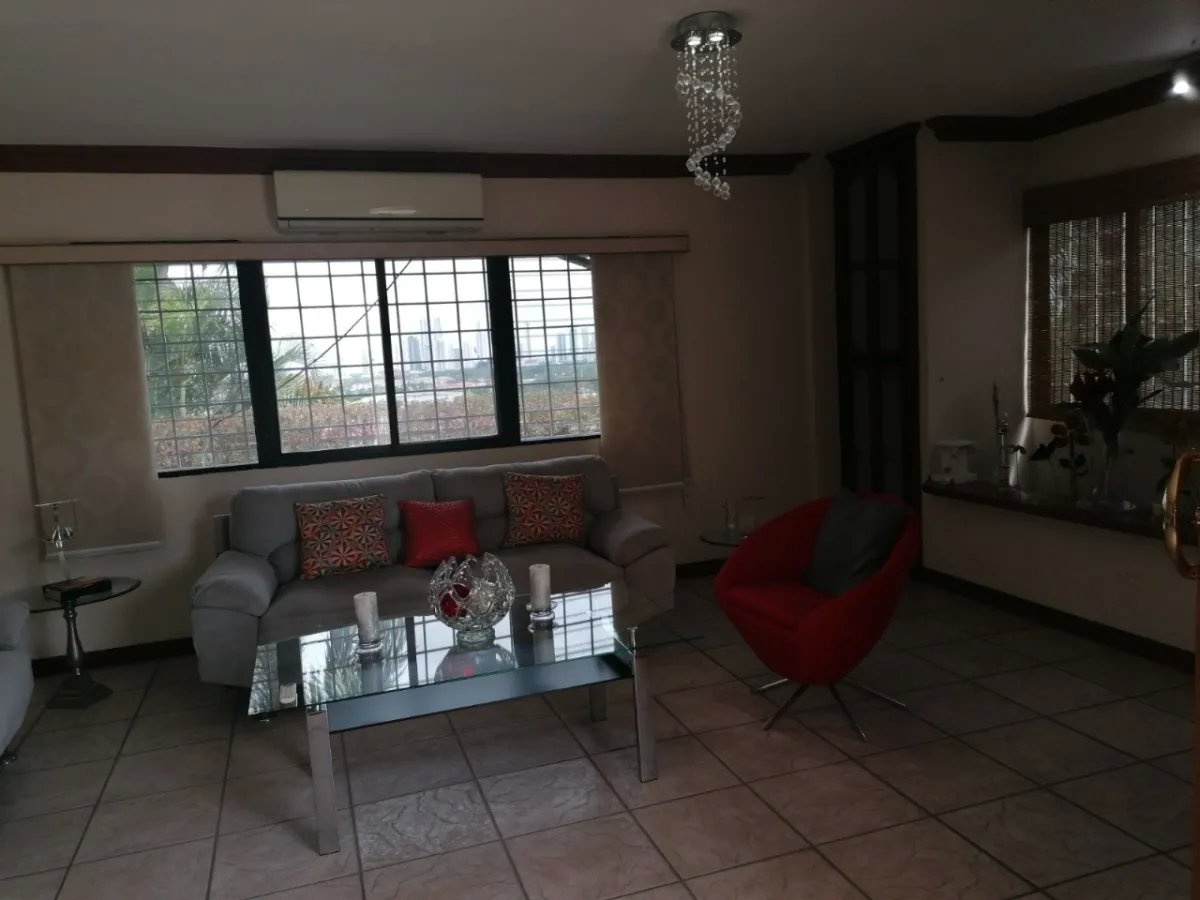 Single Family Detached For Sale in Villa Lucre