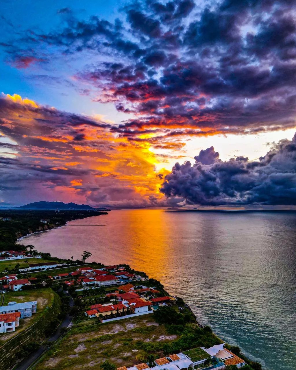 Amplio Apartamento de 3 Recámaras con Gran Balcón, Vista Mar San Carlo...