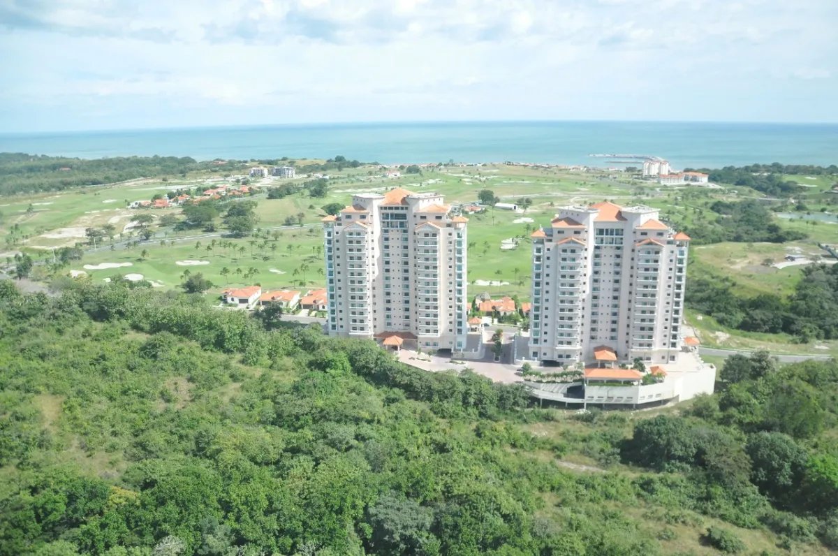 Spacious 3 Bedroom Apartment with Large Balcony, Sea View San Carlos