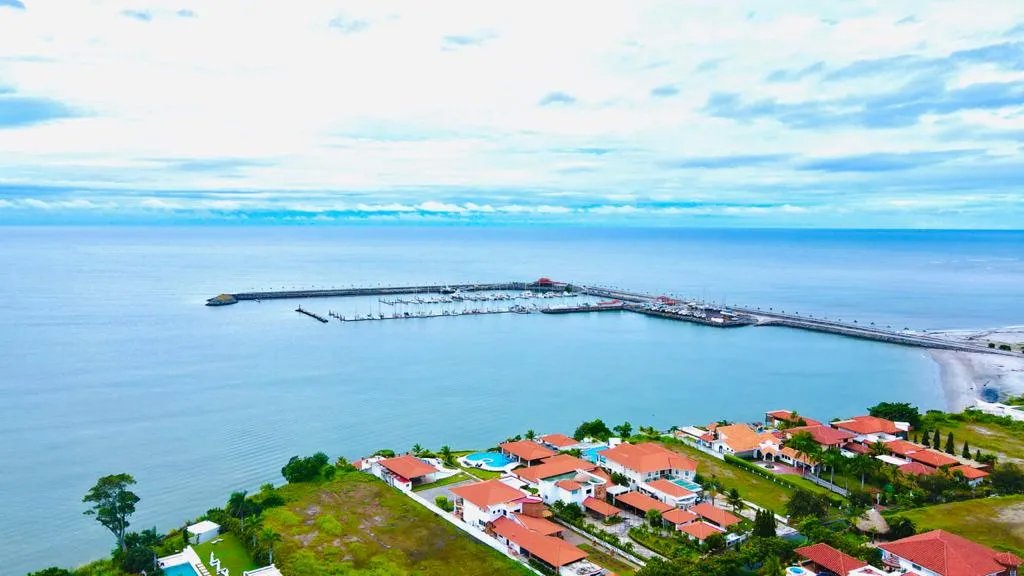 Spacious 3 Bedroom Apartment with Large Balcony, Sea View San Carlos