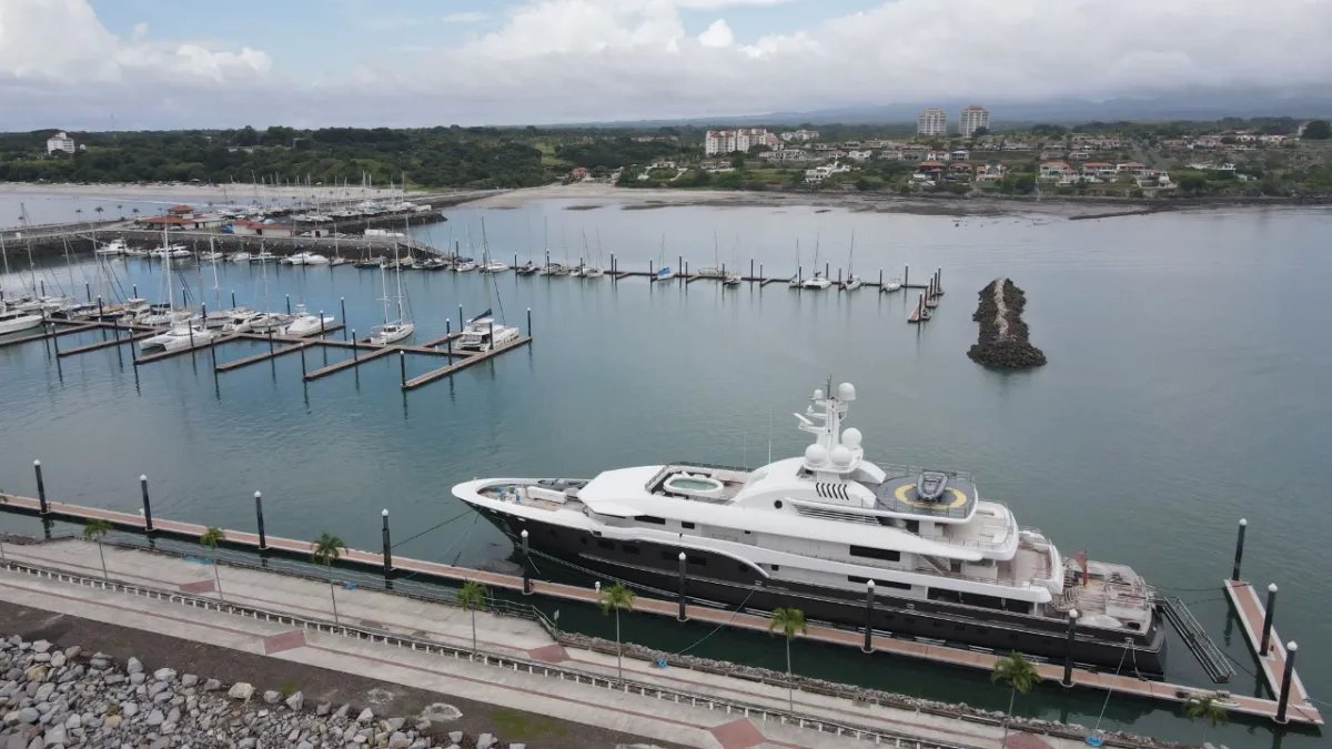 Spacious 3 Bedroom Apartment with Large Balcony, Sea View San Carlos