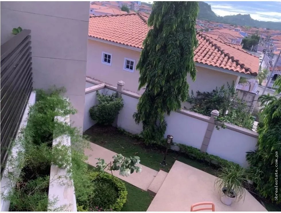 Venta de Casa en Colonia Fuente del Fresno, Altos de Panama