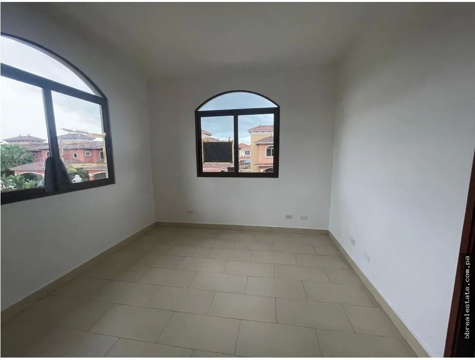 Venta de Casa en Residencial el Doral, Costa Sur