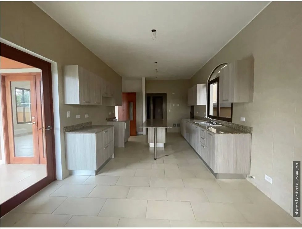 Venta de Casa en Residencial el Doral, Costa Sur
