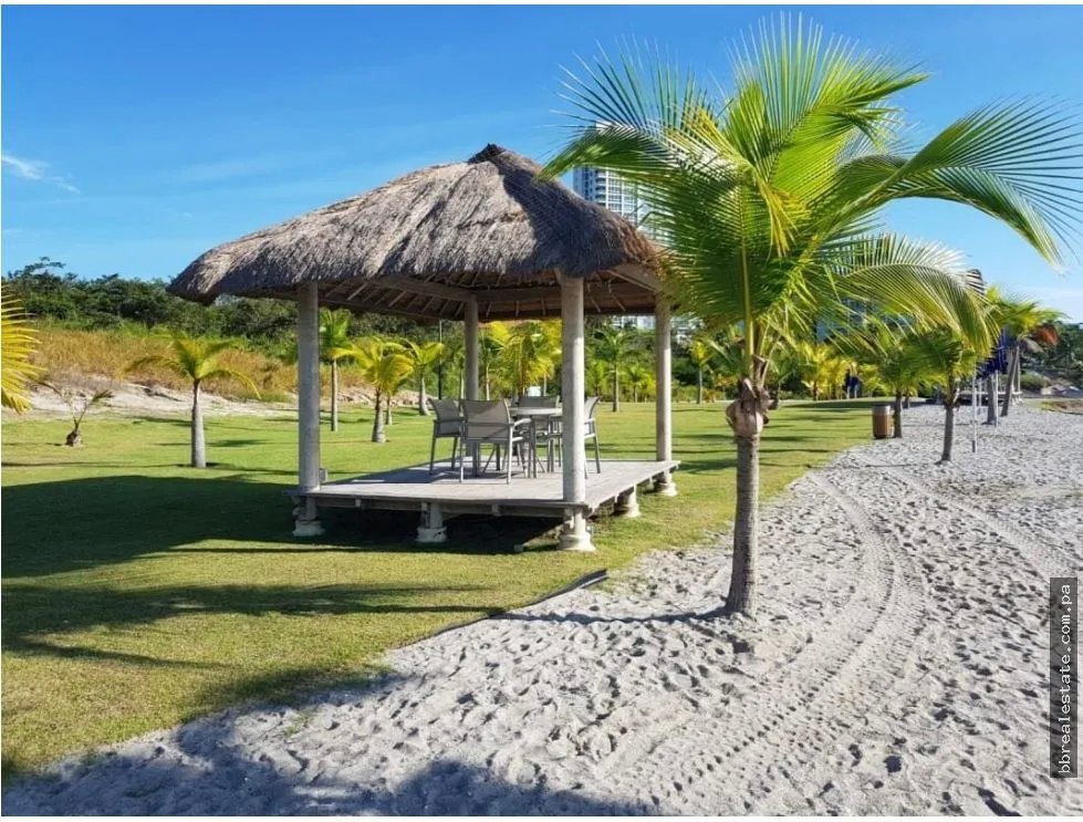 Venta de apartamento en P.H. Perlamar, San Carlos Casamar