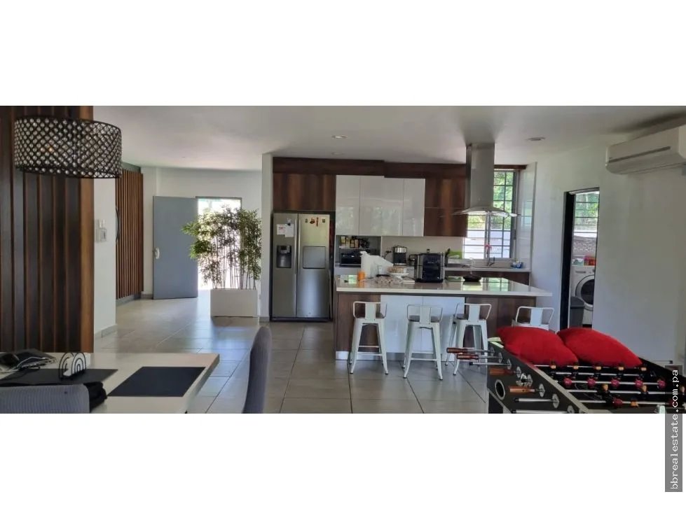 Venta de Casa en Llanos de Curundu, Ancon