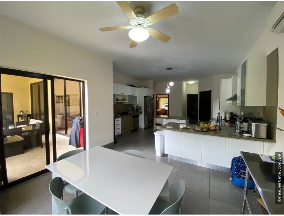 Venta de Casa en Residencias Antigua, Costa del Este