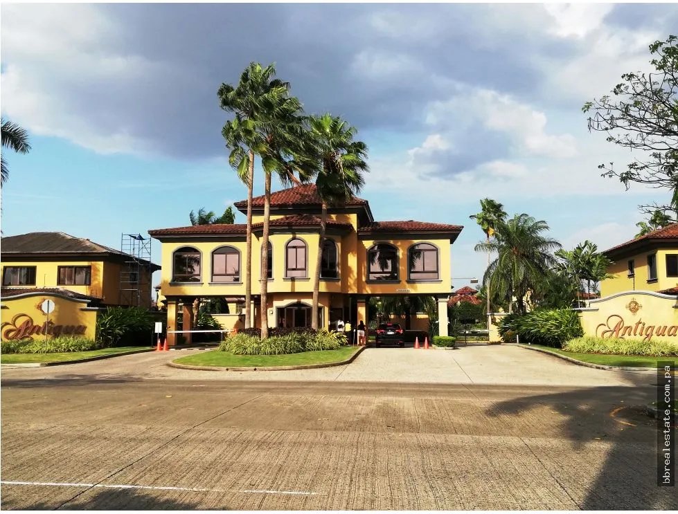 Venta de Casa en Residencias Antigua, Costa del Este