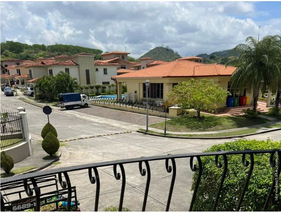 Venta de casa Unifamiliar en Paseo Dorado