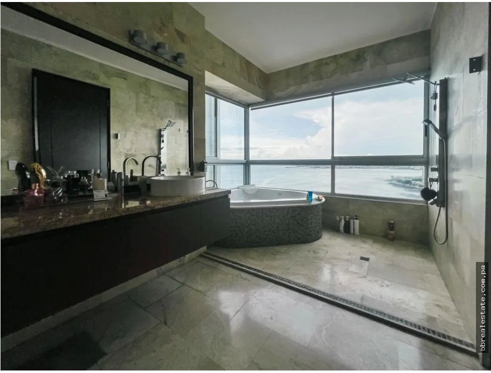 Apartment for sale in Punta Pacifica