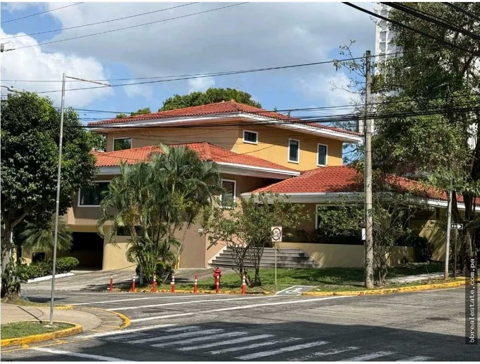 Alquiler de casa comercial en el Carmen
